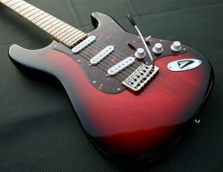 FA130S-CHM-SSS    	Faber Strat, dark cherry sunburst